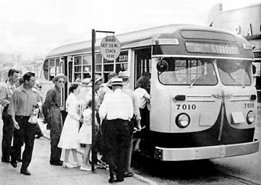  Checker Model 81 Transit Bus 1948 года  (фото 1 из 1)